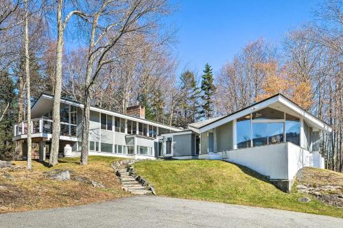 Фотографии гостевого дома 
            Pristine West Dover Home with Deck and Mountain Views!