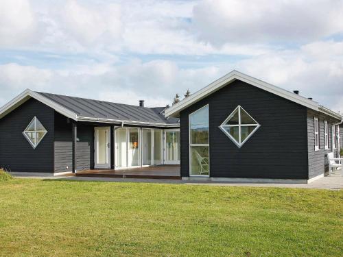 Фотография гостевого дома Four-Bedroom Holiday home in Hirtshals 3
