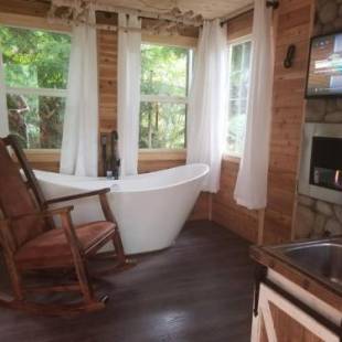 Фотографии гостевого дома 
            Treehouse Place at Deer Ridge Featured top 10 USA!