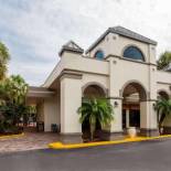 Фотография мотеля Days Inn & Suites by Wyndham Orlando Airport