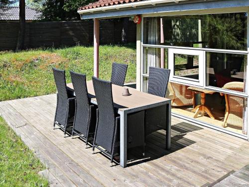 Фотографии гостевого дома
Three-Bedroom Holiday home in Hadsund 2