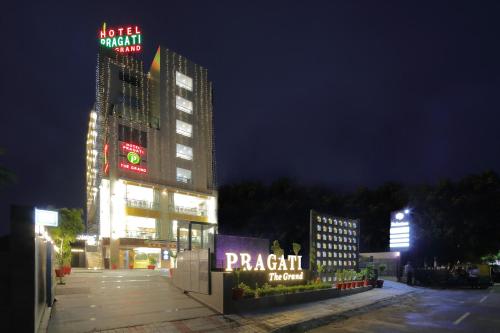 Фотографии гостиницы 
            Hotel Pragati The Grand