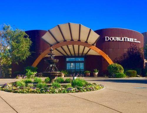 Фотография гостиницы DoubleTree by Hilton Hotel & Spa Napa Valley - American Canyon