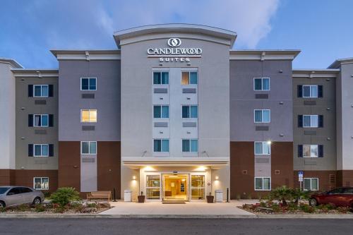 Фотография гостиницы Candlewood Suites - Pensacola - University Area, an IHG Hotel