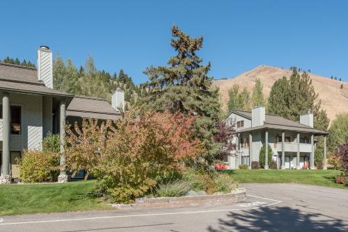 Фотографии гостевого дома 
            Greyhawk Condo 10 - Great Location Close to Bald Mt Hiking and Skiing