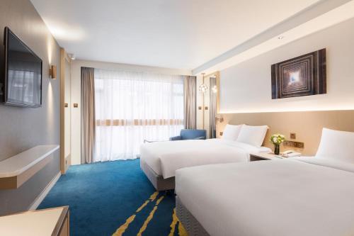 Фотография гостиницы Holiday Inn Golden Mile, an IHG Hotel