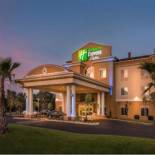 Фотография гостиницы Holiday Inn Express & Suites / Red Bluff - South Redding Area, an IHG Hotel