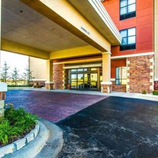 Фотографии гостиницы 
            Comfort Inn & Suites Shawnee North near I-40