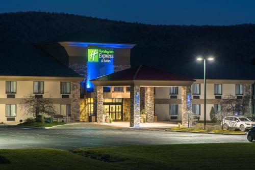 Фотография гостиницы Holiday Inn Express & Suites Cooperstown, an IHG Hotel