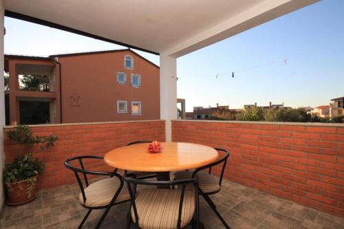 Фотография гостевого дома Apartments with a parking space Fazana - 7284