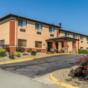 Фотографии гостиницы 
            Quality Inn at Collins Road - Cedar Rapids