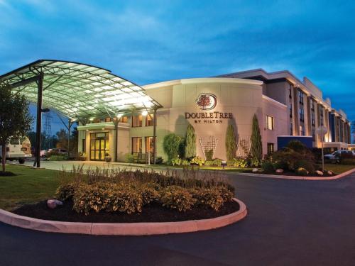 Фотография гостиницы DoubleTree by Hilton Buffalo-Amherst