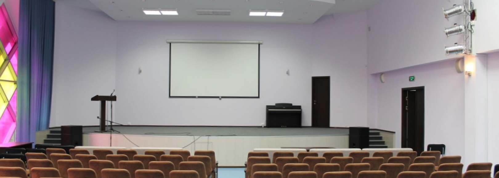 Фотография конференц-зала Актовый зал на 160 посадочных мест Национальной библиотеки Чувашской Республики