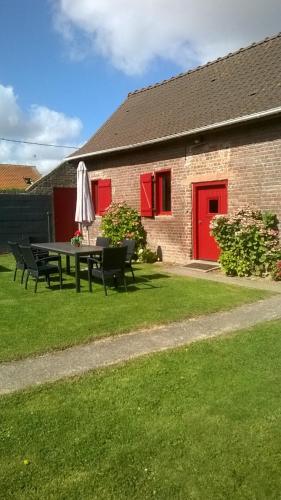 Фотография гостевого дома Gite Les Volets Rouges