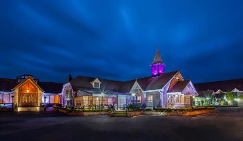 Фотография гостиницы Treacys Oakwood Hotel