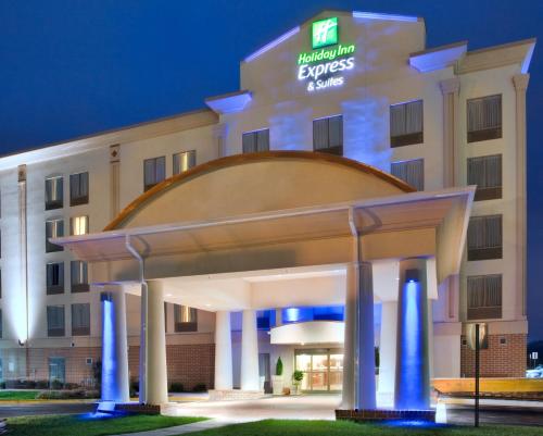 Фотография гостиницы Holiday Inn Express Hotel & Suites Fredericksburg, an IHG Hotel