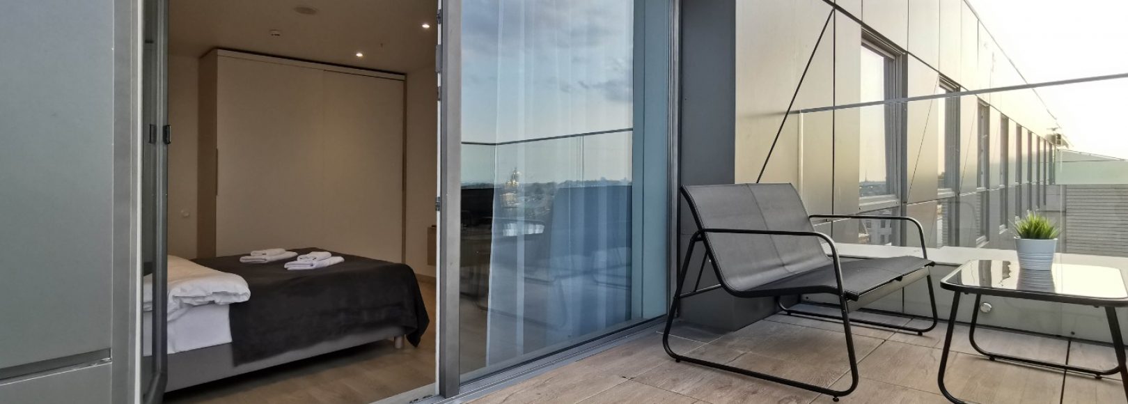 Фотография квартиры Видовые просторные апартаменты класса люкс с террасой в центре города.