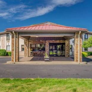 Фотографии гостиницы 
            Comfort Inn & Suites West Springfield