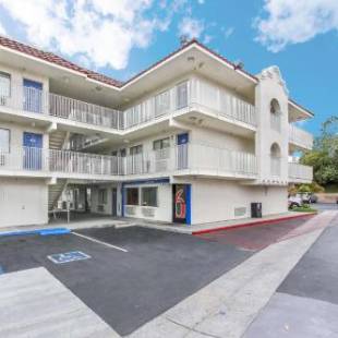 Фотографии гостиницы 
            Motel 6-Watsonville, CA - Monterey Area