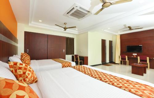 Фотографии гостиницы 
            HOTEL RAMCHARAN RESIDENCY, TIRUPATi