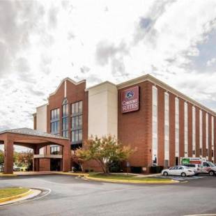 Фотографии гостиницы 
            Comfort Suites Fredericksburg South