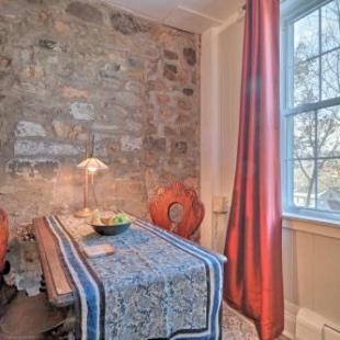 Фотография гостевого дома Charming Getaway Less Than 1 Mi to Downtown Lambertville!