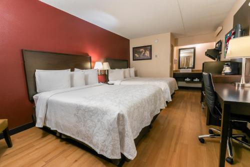 Фотографии гостиницы 
            Red Roof Inn PLUS+ Pittsburgh South - Airport