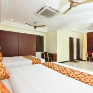 Фотография гостиницы HOTEL RAMCHARAN RESIDENCY, TIRUPATi