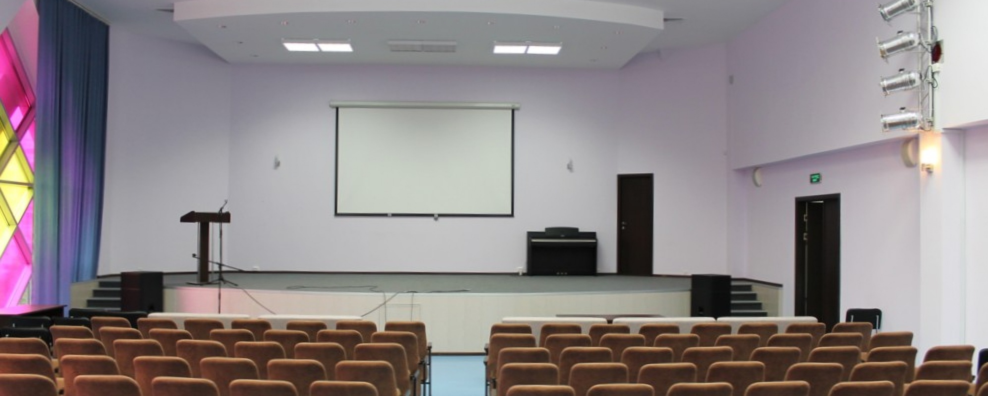 Фотографии конференц-зала Актовый зал на 160 посадочных мест Национальной библиотеки Чувашской Республики