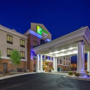 Фотографии гостиницы 
            Holiday Inn Express Hotel & Suites Greensboro-East, an IHG Hotel