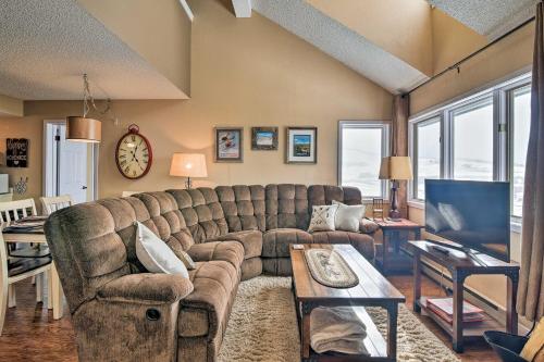 Фотографии гостевого дома 
            Walk to Ski Lift from Mtn-View Granby Ranch Condo!