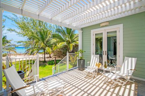 Фотографии гостевого дома 
            Avocado Cottage by Grand Cayman Villas