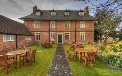 Фотография гостиницы Cocked Hat by Greene King Inns