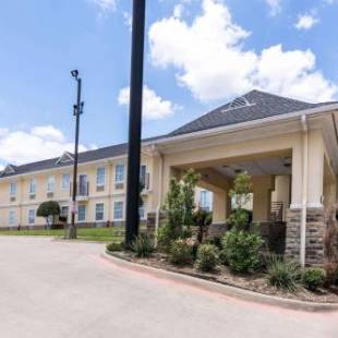 Фотографии гостиницы 
            Days Inn & Suites by Wyndham DFW Airport South-Euless