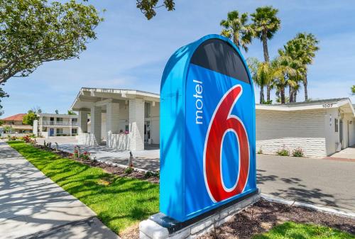 Фотография гостиницы Motel 6-Santa Maria, CA - South