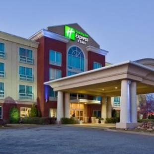 Фотографии гостиницы 
            Holiday Inn Express & Suites I-26 & Us 29 At Westgate Mall, an IHG Hotel