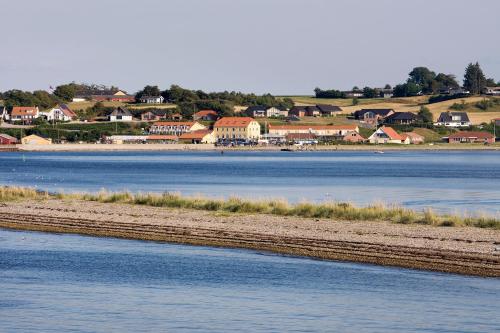 Фотографии мини отеля 
            Hvalpsund Færgekro