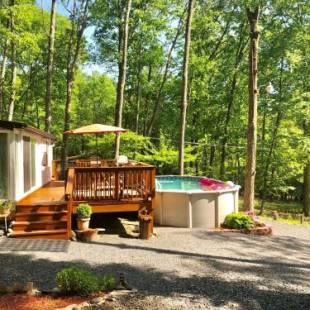 Фотографии гостевого дома 
            Pocono cabin, PRIVATE pool Shawnee/Camelback