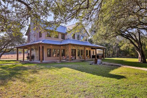 Фотографии гостевого дома 
            Riverfront Home with Shaded Porch and HotTub by DT Blanco