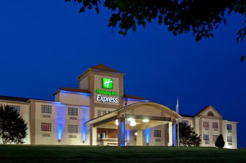 Фотография гостиницы Holiday Inn Express Murrysville - Delmont, an IHG Hotel