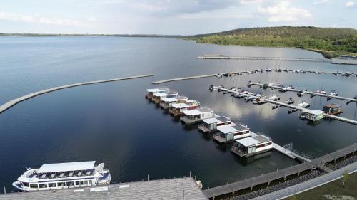 Фотография мини отеля Hausboot Geiseltalsee - Floating House - WELL Hausboote - Family & Friends