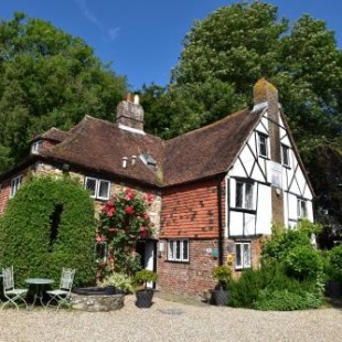 Фотография гостевого дома Strand House Winchelsea sleeps 12 in 6 bedrooms all ensuite