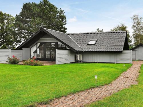 Фотография гостевого дома Three-Bedroom Holiday home in Otterup 9