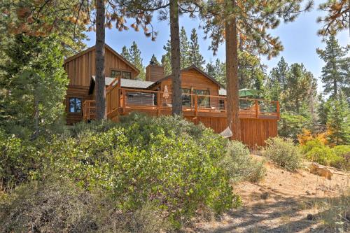 Фотографии гостевого дома 
            Old Tahoe Brockway Lodge with Hot Tub and Lake Views!