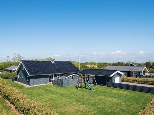 Фотография гостевого дома Three-Bedroom Holiday home in Gilleleje 4
