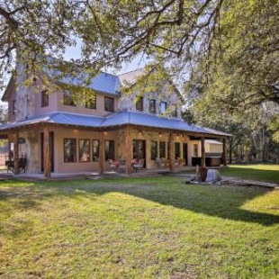 Фотография гостевого дома Riverfront Home with Shaded Porch and HotTub by DT Blanco