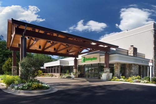 Фотография гостиницы Holiday Inn Asheville East, an IHG Hotel