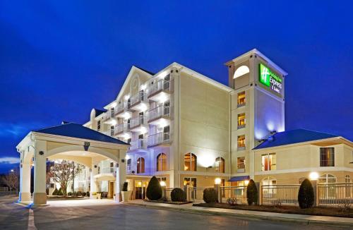 Фотография гостиницы Holiday Inn Express & Suites Asheville SW - Outlet Ctr Area, an IHG Hotel