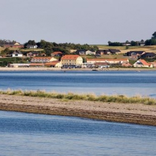 Фотография мини отеля Hvalpsund Færgekro