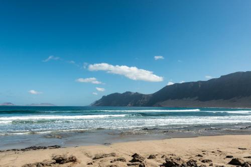 Фотографии гостевого дома 
            Modern beach house in Famara